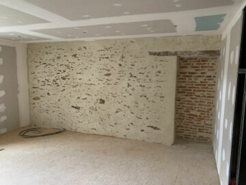 Stone rendered wall